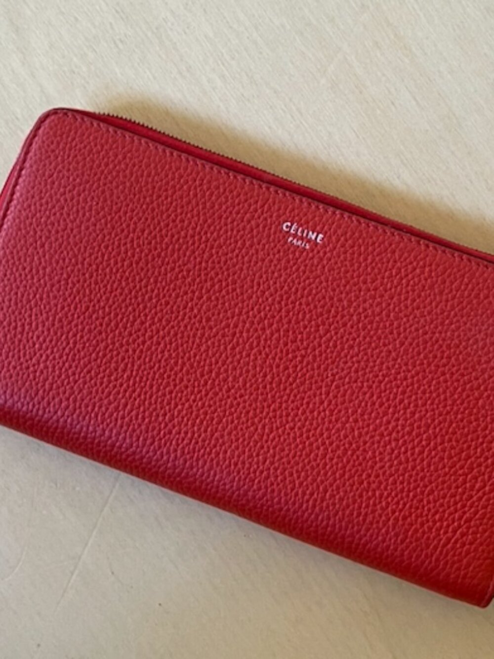 2019 Céline Paris Red Grained Leather Large Zip Around Wallet - Picture 2 of 4